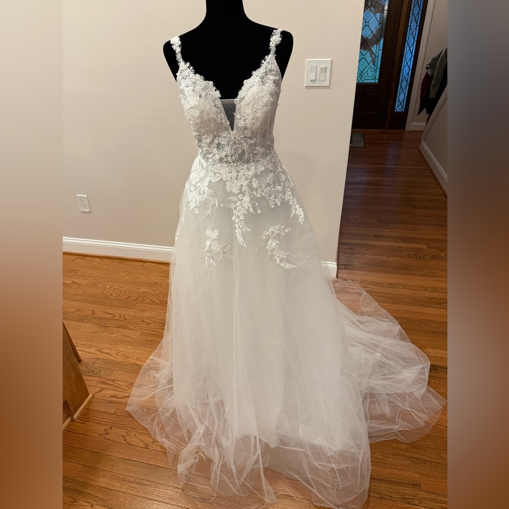 White Lace Wedding Dress